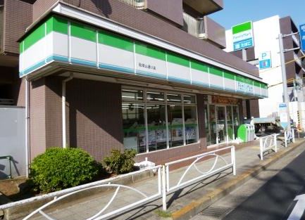 コンビニ　ファミリーマート砧城山通り店（コンビニ）まで148m