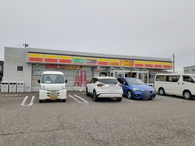 コンビニ　デイリーヤマザキ新潟大島店（コンビニ）まで749m