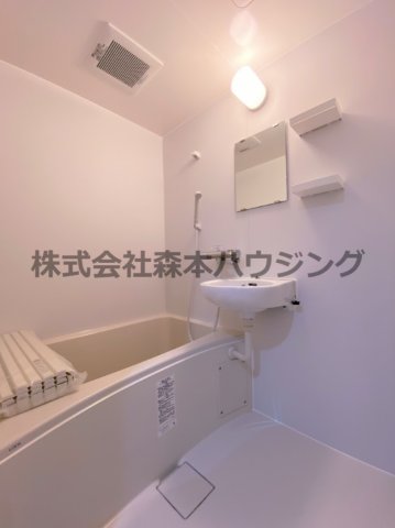 バス・シャワールーム　落ち着いた空間のお風呂です