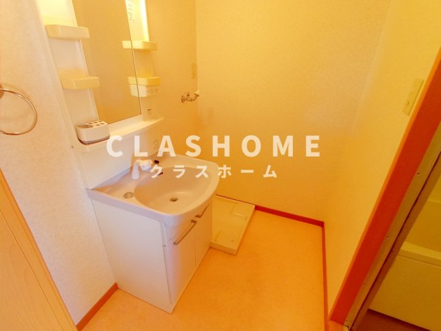 洗面設備　同物件の別部屋になります。