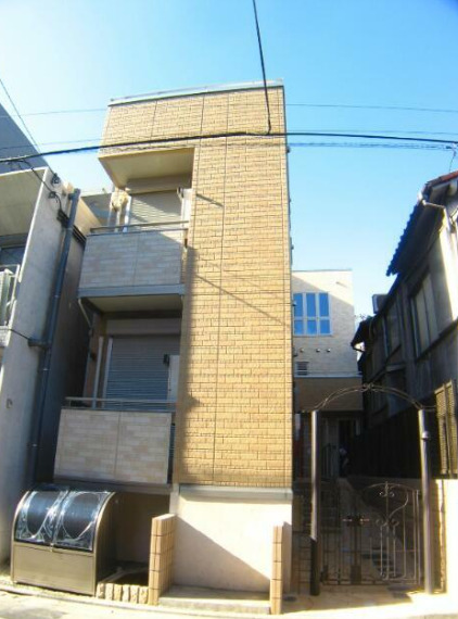建物外観　ネット無料。ネット無料なら月々実質4000円程度のコストがか