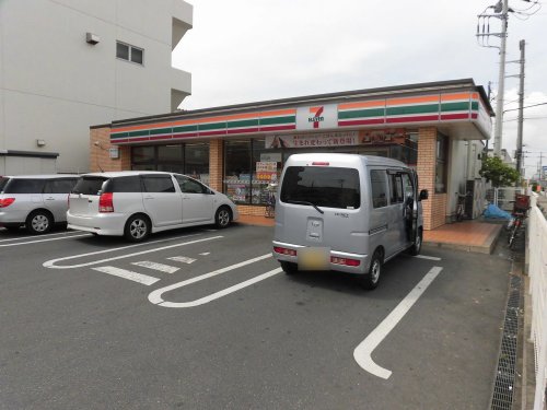 コンビニ　セブンイレブン 市川田尻1丁目店（コンビニ）まで666m