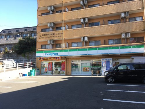 コンビニ　ファミリーマート 小松島店（コンビニ）まで746m