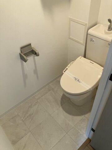 トイレ　※別部屋の参考写真です。