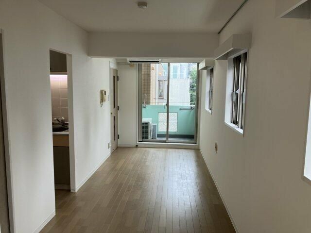 居室・リビング　※別部屋の参考写真です。