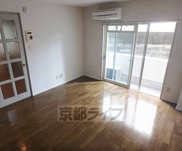 居室・リビング　使いやすいフローリングのお部屋です