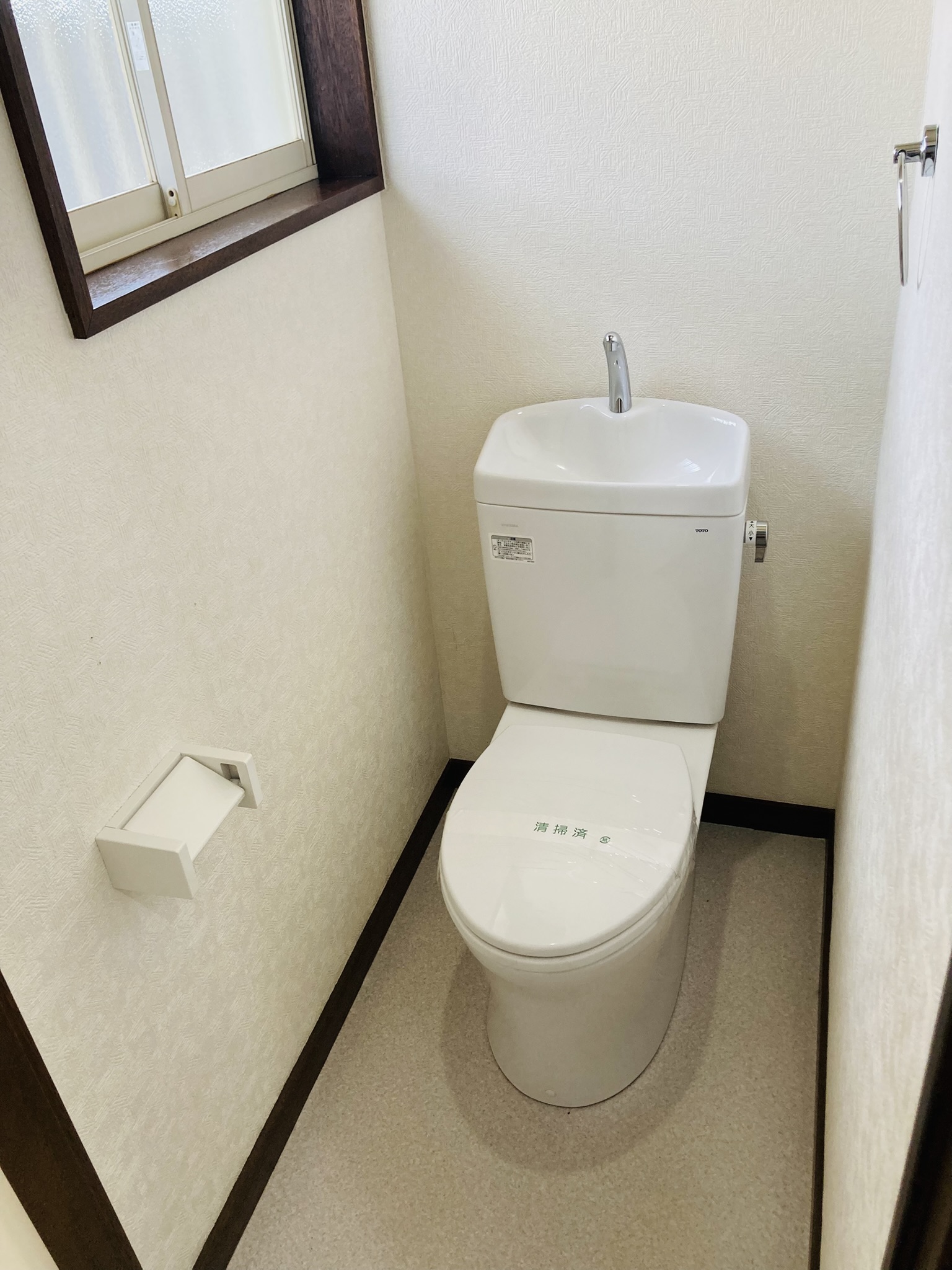 トイレ　トイレに窓