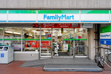 コンビニ　ファミリーマート（コンビニ）まで160m