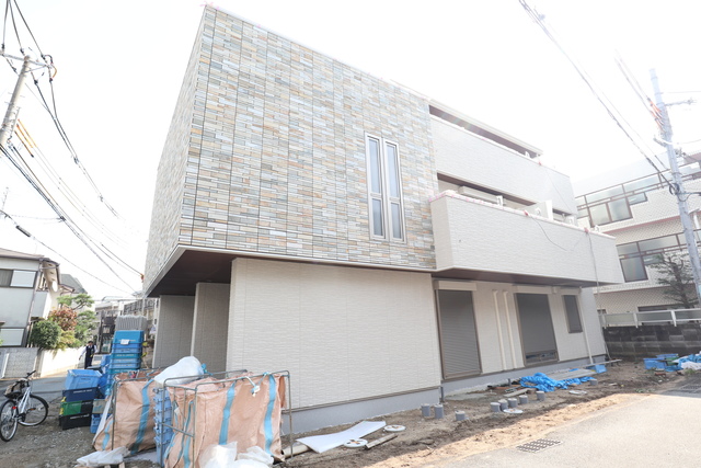 建物外観　建設中