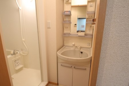 洗面設備　忙しい朝に便利な洗髪洗面化粧台♪