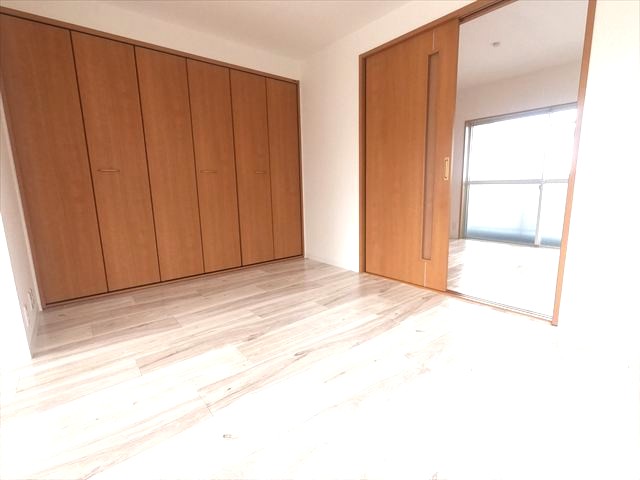 その他部屋・スペース　南面に窓があり明るいですよ