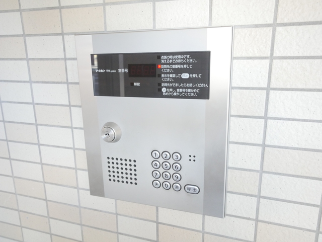 エントランス　★オートロック付で防犯面も安心です★
