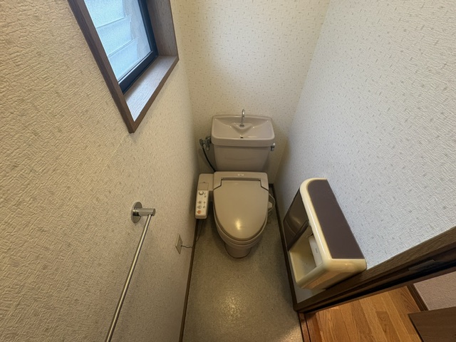 川島滑樋町貸家のトイレ写真