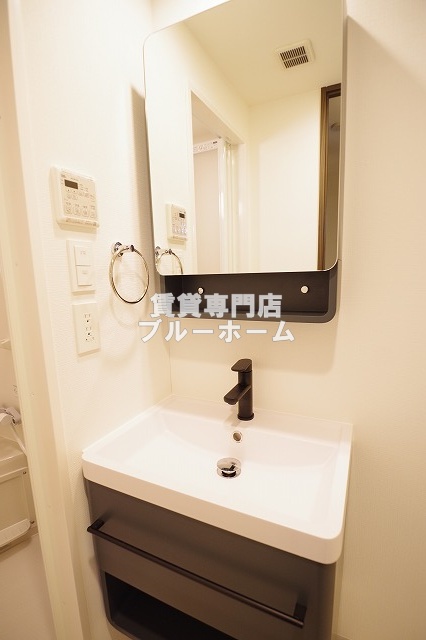 洗面設備　オシャレな独立洗面台！