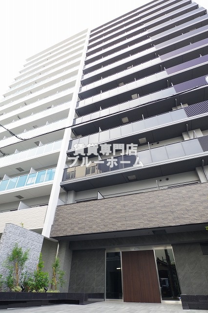 建物外観　鉄筋コンクリート造14階建て！