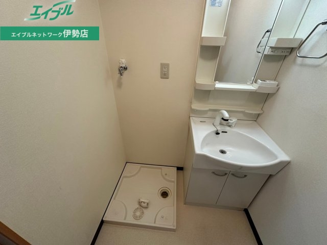 洗面設備　同物件別部屋の写真です。