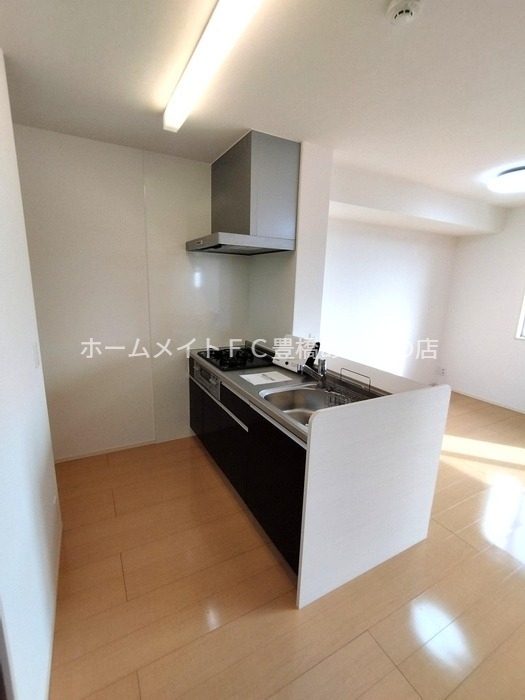 キッチン　同型別部屋写真（反転）