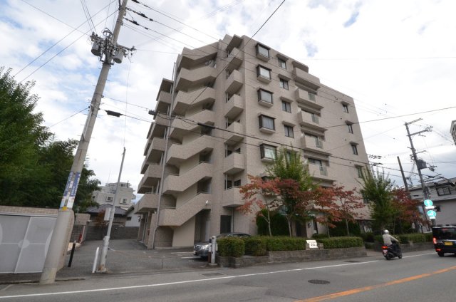 建物外観　エレベーター付きで重たい荷物があっても便利！