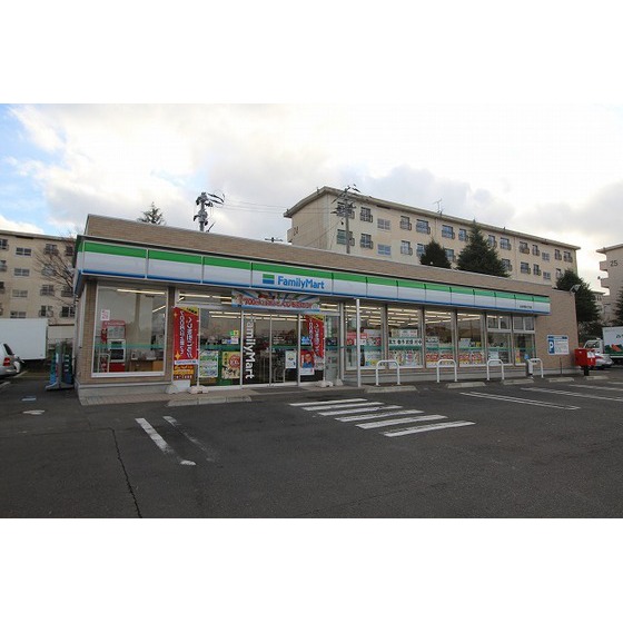 コンビニ　ファミリーマート仙台将監五丁目店（コンビニ）まで677m