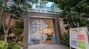 ドラックストア　レジーナ薬局青山店（ドラッグストア）まで177m