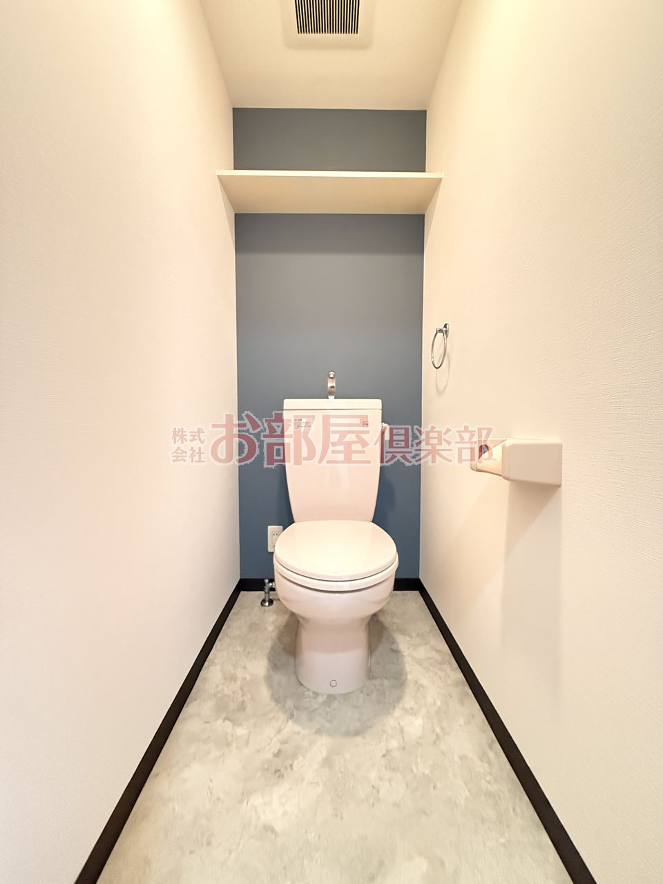 トイレ　落ち着いた色調のトイレです