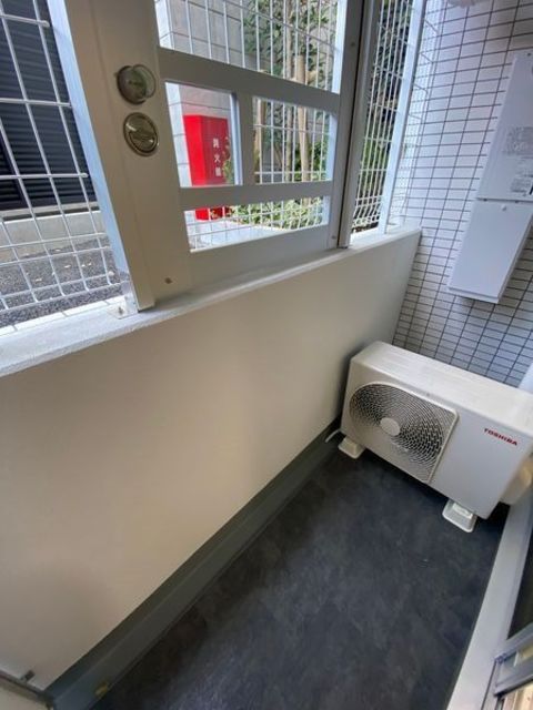 バルコニー　お天気のいい日は洗濯物も気持ちよく干せますね！