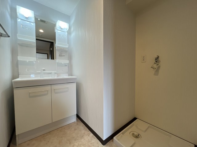 洗面設備　※反転タイプのお部屋写真となります。参考までにご覧ください。