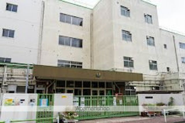 小学校　新宿小学校（小学校）まで143m