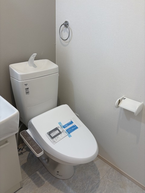 トイレ　※同タイプ別室参考写真