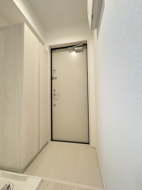 玄関　※同タイプ別室参考写真