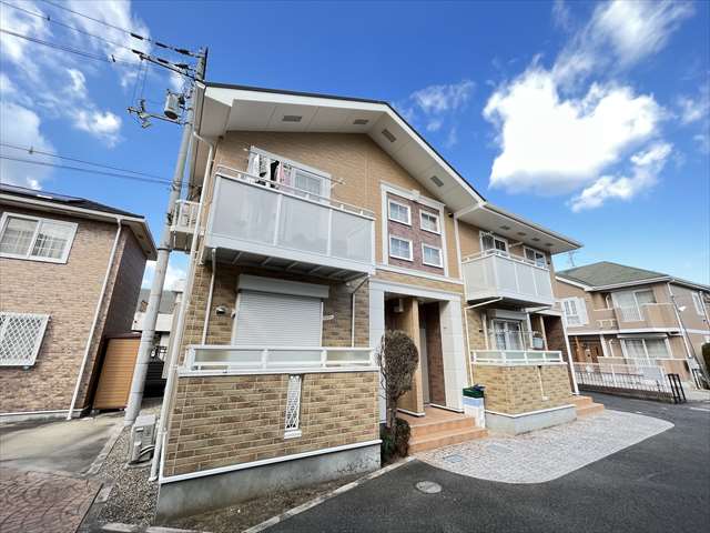 建物外観　■全室角部屋/インターネット無料