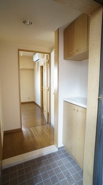 玄関　寝室です