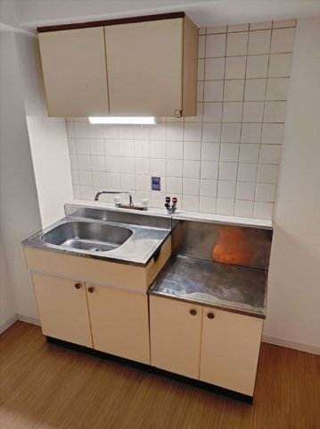 キッチン　※キッチンは新品に交換予定。写真は別部屋のキッチンとなります