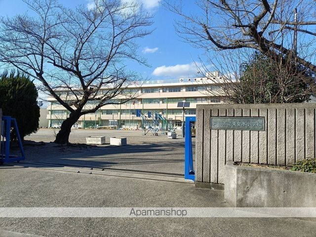 小学校　戸田市立美女木小学校（小学校）まで367m