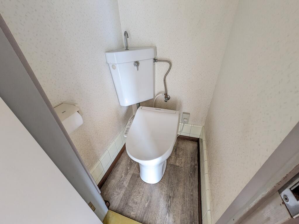 東急田園都市線 田奈駅 徒歩7分 3階建 築54年のトイレ写真