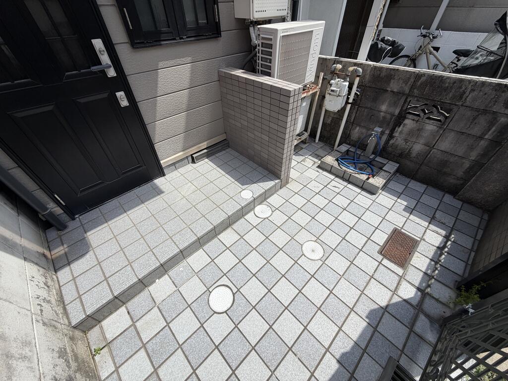 中野町森本貸家の玄関写真