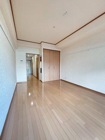 ＪＲ鹿児島本線 博多駅 徒歩8分 15階建 築13年の居間写真