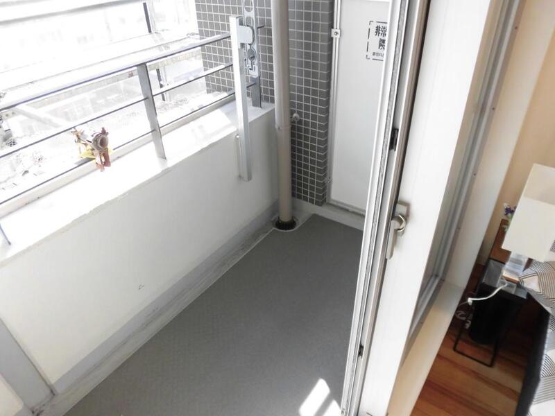 バルコニー　日当たりバッチリ、ふかふかのお布団で眠れますよ。