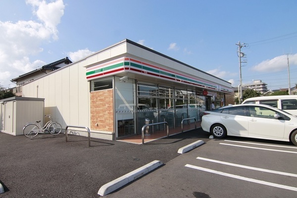 コンビニ　セブンイレブン千葉小深町店（コンビニ）まで636m
