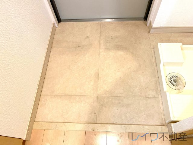 玄関　収納もある玄関です