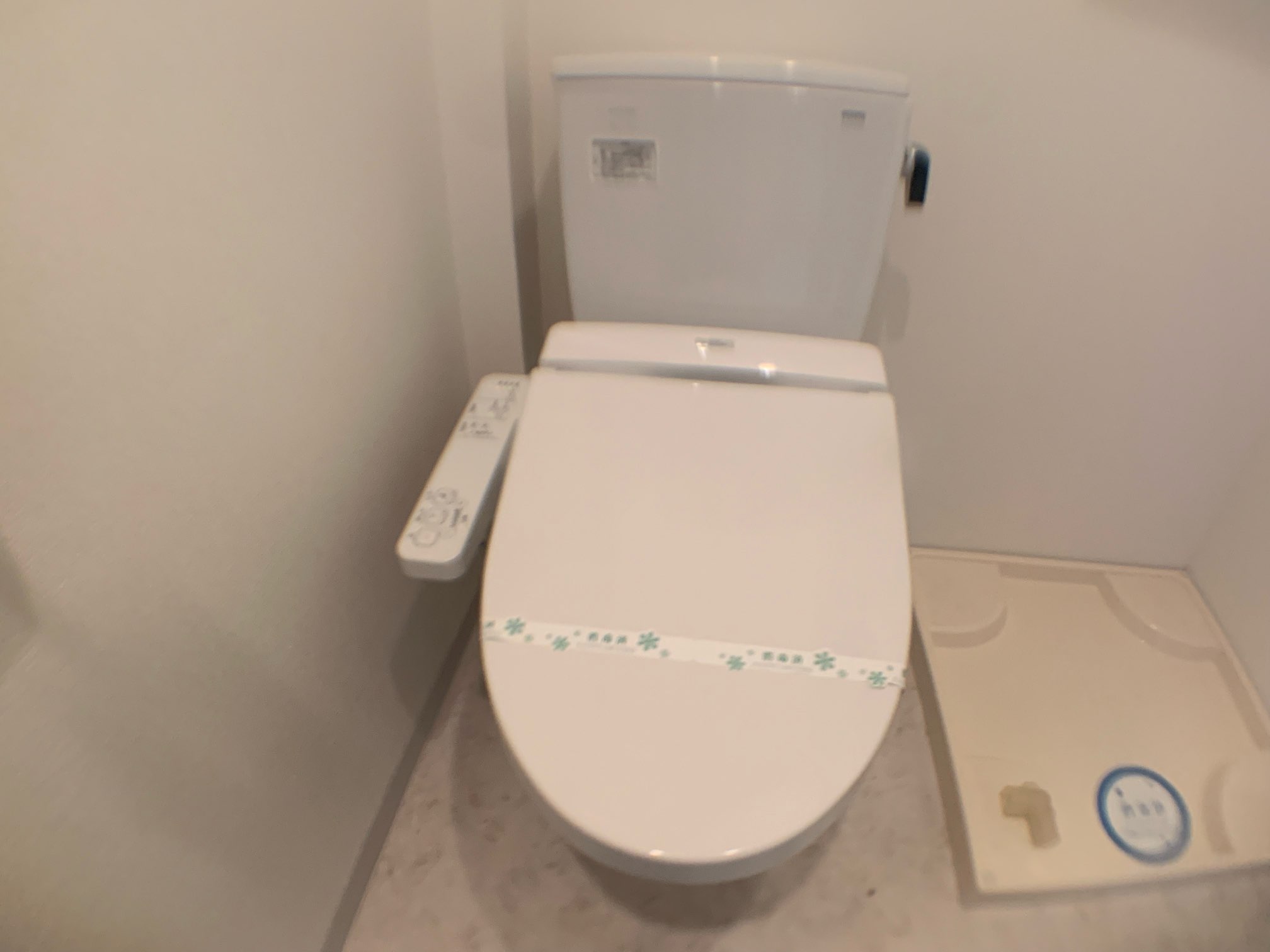 トイレ　温水洗浄便座付きのトイレです♪