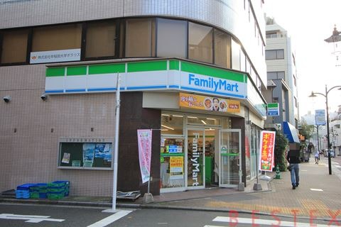コンビニ　ファミリーマート早稲田鶴巻町店（コンビニ）まで374m