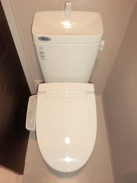 京急本線 黄金町駅 徒歩3分 11階建 築14年のトイレ写真