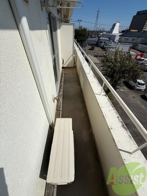 バルコニー　バルコニーの写真です。洗濯物をしっかり干せそうですね。