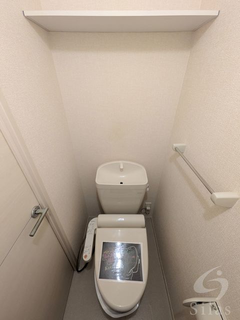 近鉄奈良線 河内花園駅 徒歩13分 3階建 築15年のトイレ写真