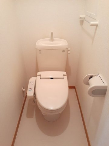東武東上線 武蔵嵐山駅 徒歩8分 2階建 築19年のトイレ写真