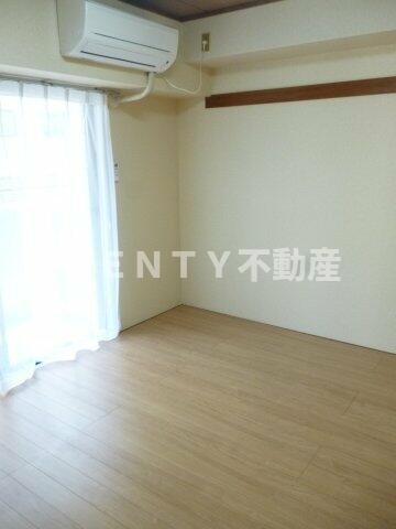 その他部屋・スペース　広くて明るい寝室