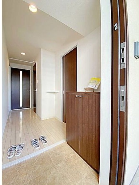 ラトゥール代官町の玄関写真