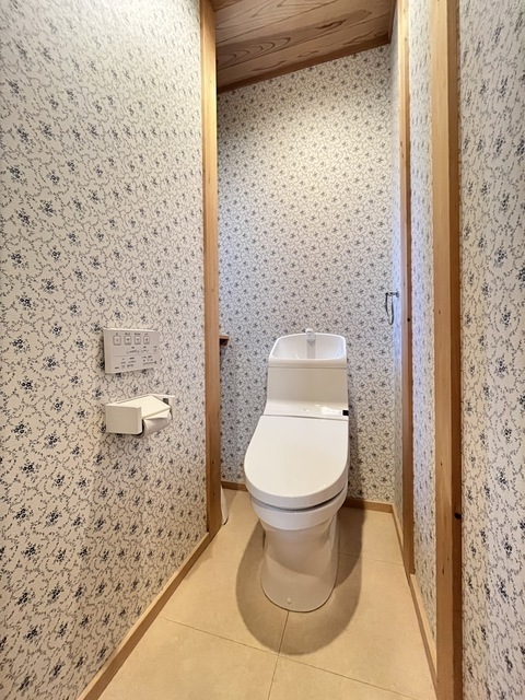 昭和区楽園町戸建のトイレ写真