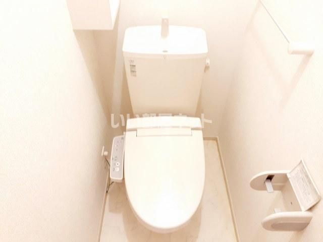 名鉄各務原線 各務原市役所前駅 徒歩8分 2階建 築13年のトイレ写真